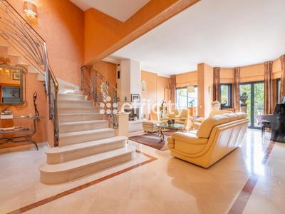 Pavillon - 327 m² - 6 pièces