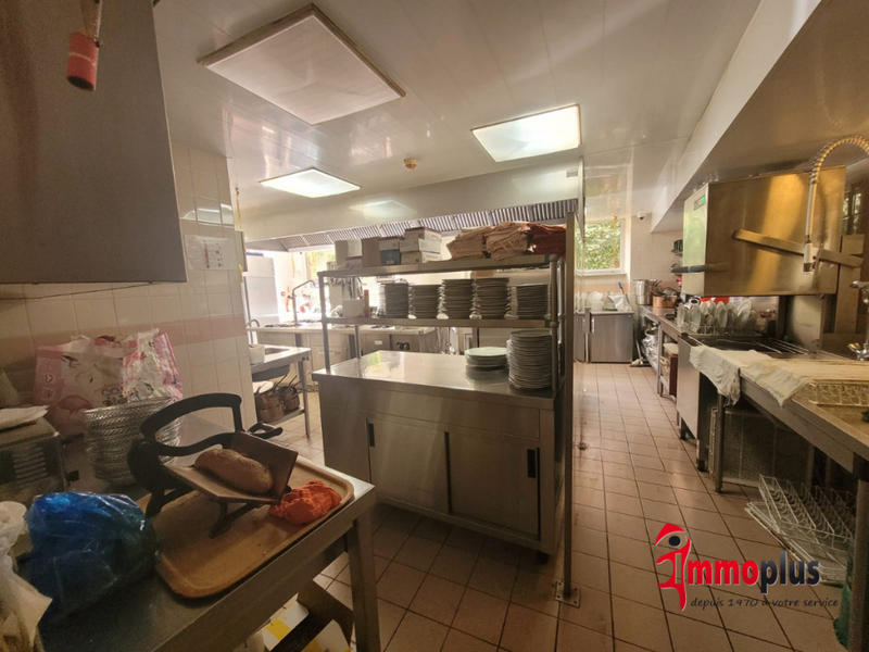 Local commercial - 712 m² - 17 pièces