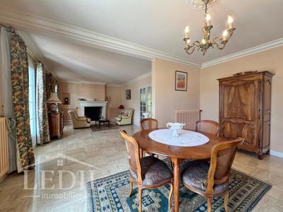 Propriété - 220 m² - 6 pièces