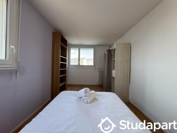 Chambre - 12 m² - 1 pièce