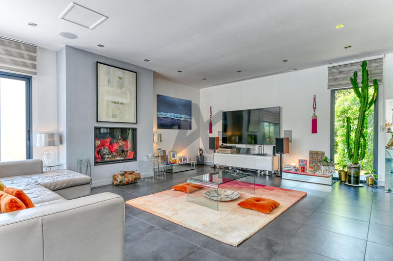 Maison - 217 m² - 6 pièces