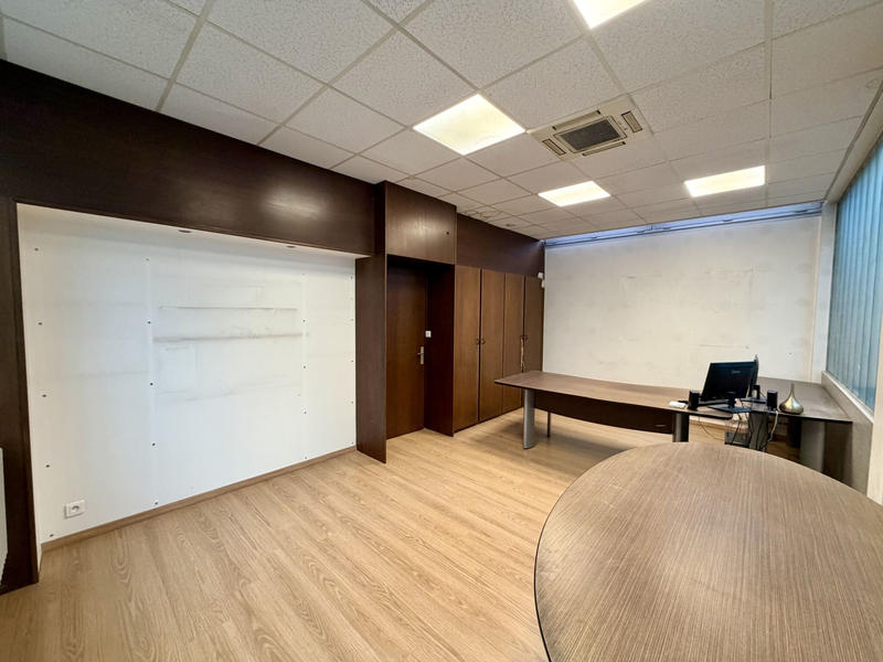 Local commercial - 111 m²