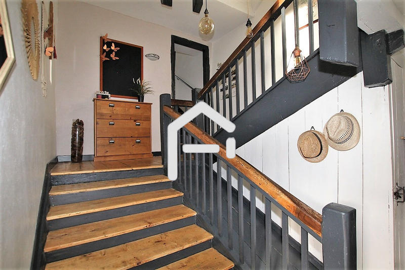 Maison - 840 m² - 22 pièces