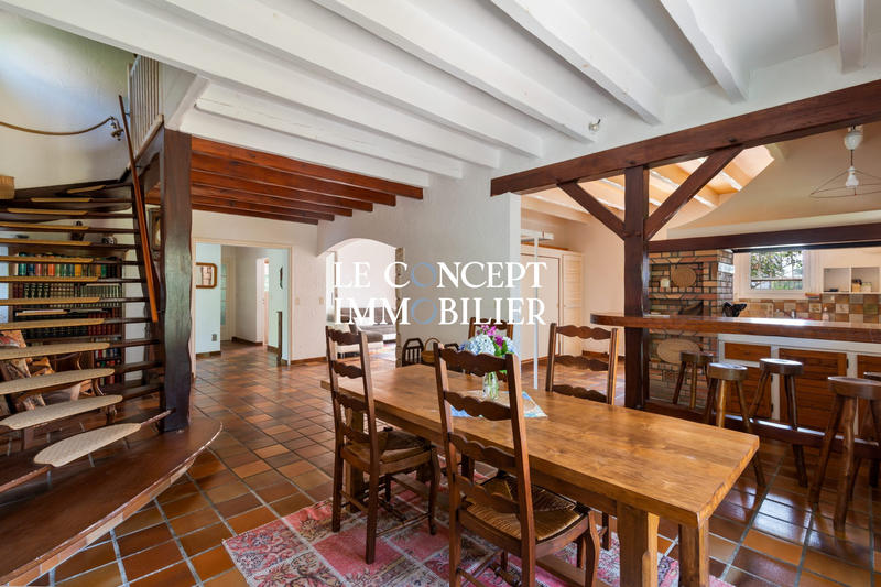 Maison - 198 m² - 7 pièces