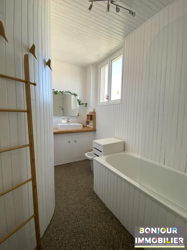 Maison traditionnelle - 176 m² - 6 pièces