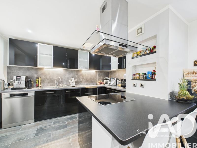 Maison - 253 m² - 10 pièces