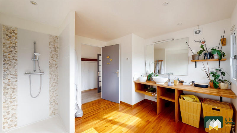 Maison - 223 m² - 8 pièces