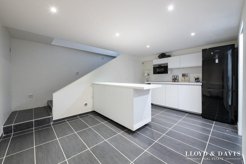 Maison - 195 m² - 7 pièces