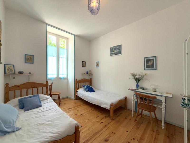 Maison - 300 m² - 7 pièces