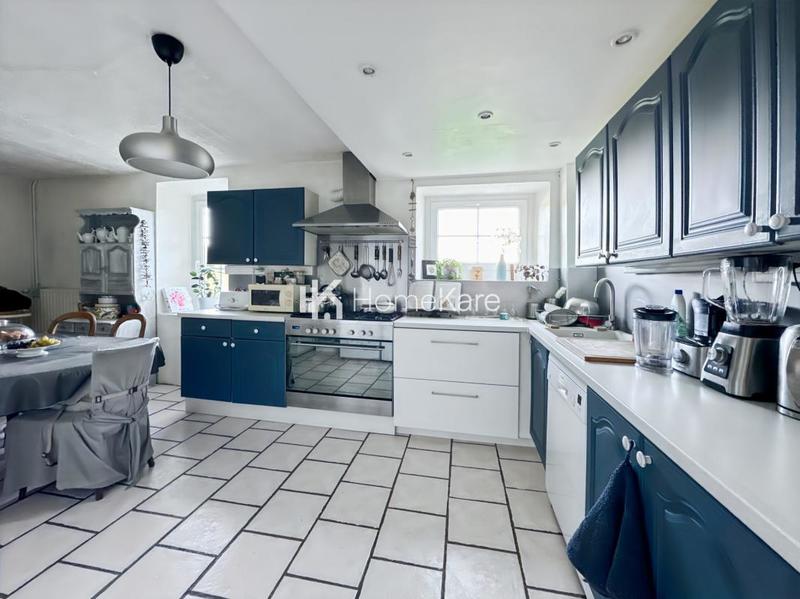 Maison - 300 m² - 9 pièces