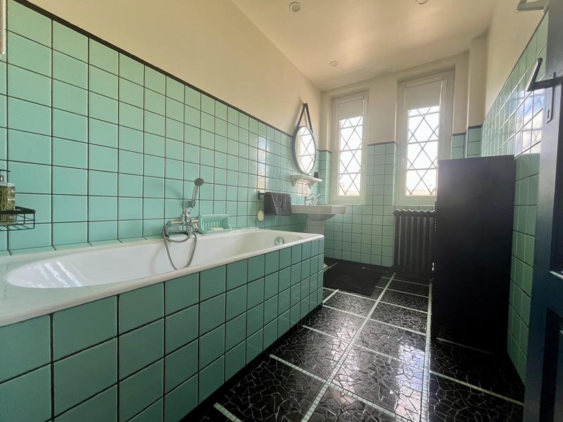 Maison - 245 m² - 7 pièces