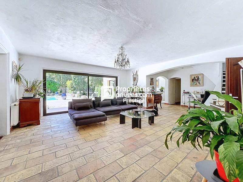 Maison - 211 m² - 7 pièces