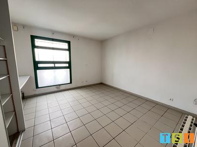 Local d'activités - 199 m² - 3 pièces