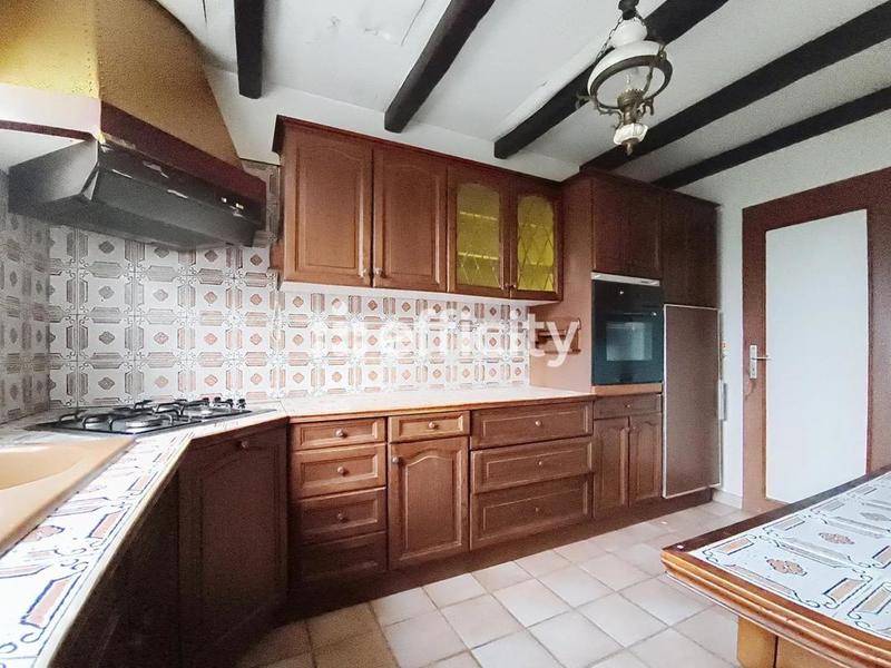 Maison - 156 m² - 9 pièces