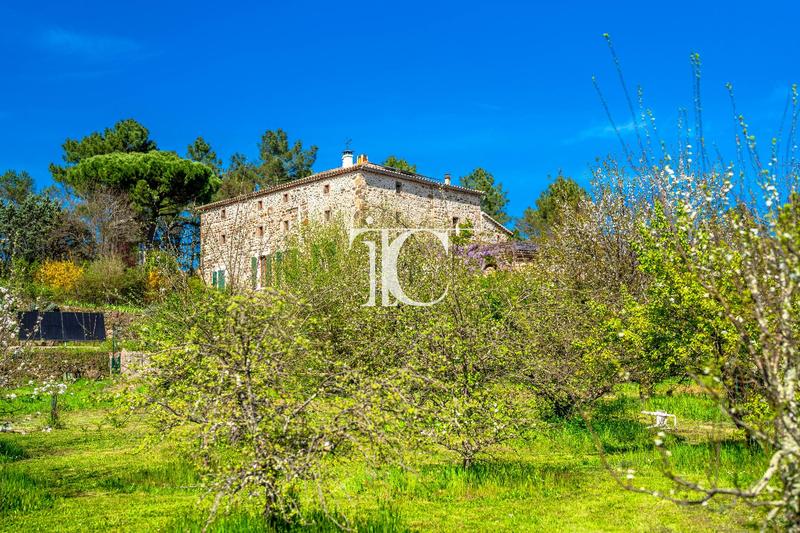 Maison - 302 m² - 8 pièces