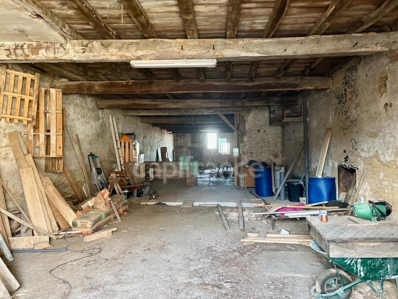 Maison - 390 m² - 2 pièces