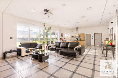 Maison - 240 m² - 8 pièces