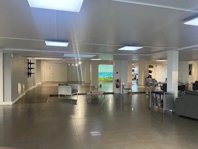 Local commercial - 670 m²