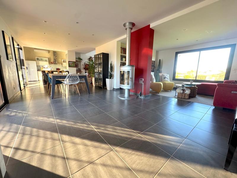 Maison - 205 m² - 5 pièces