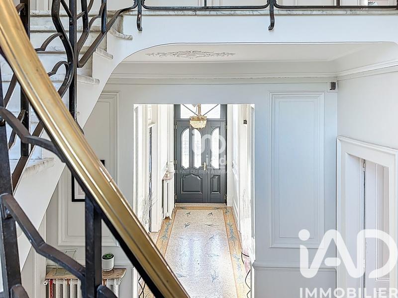 Maison - 210 m² - 8 pièces