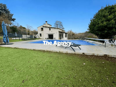 Villa - 203 m² - 9 pièces