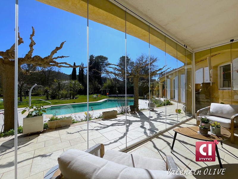 Maison - 222 m² - 7 pièces