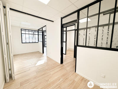 Local commercial - 89 m² - 4 pièces