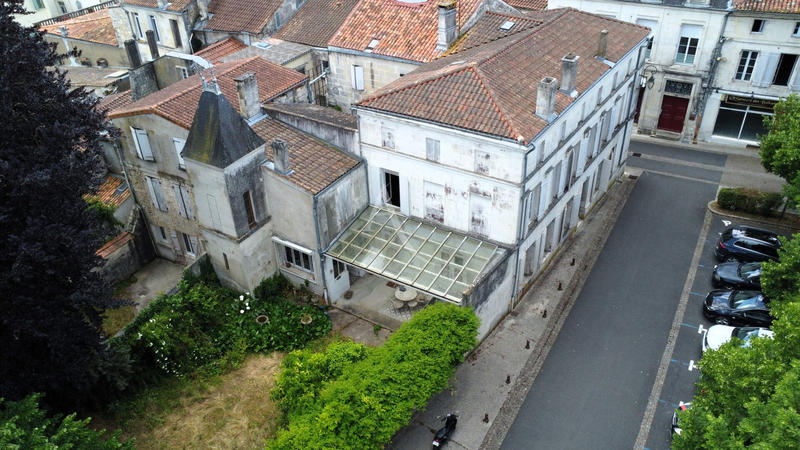 Maison - 344 m² - 10 pièces