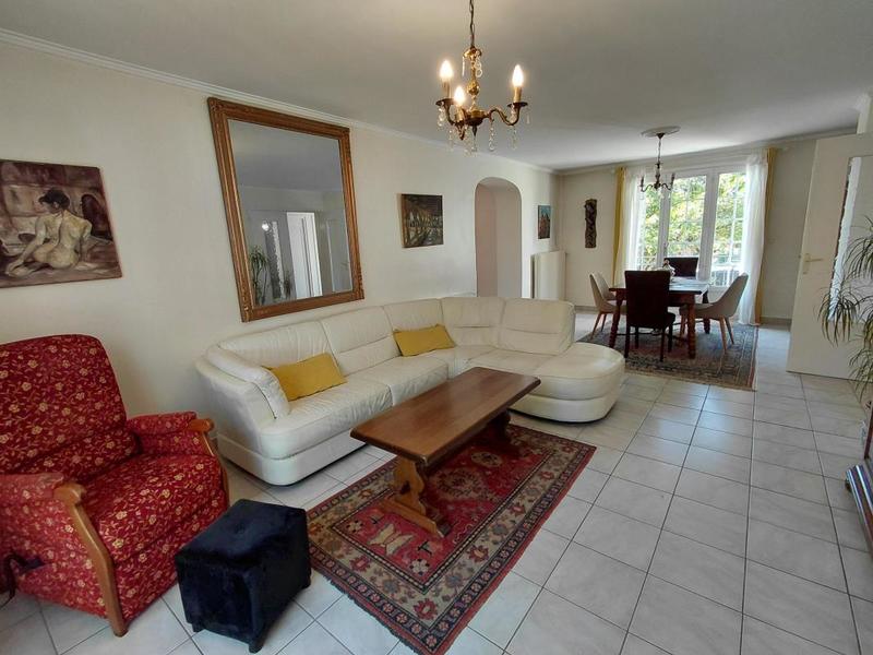 Maison - 1 325 m² - 5 pièces