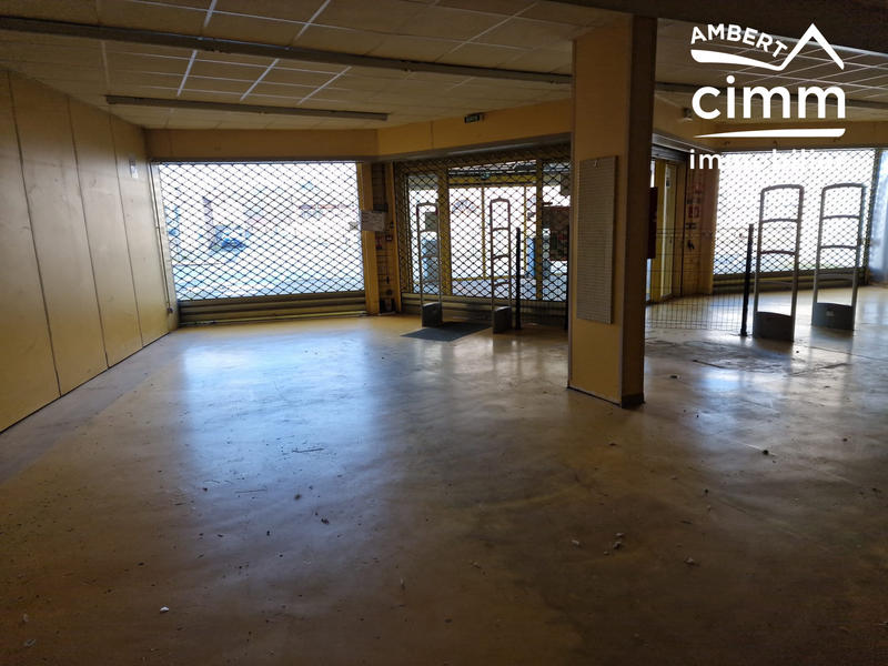 Local commercial - 940 m² - 2 pièces