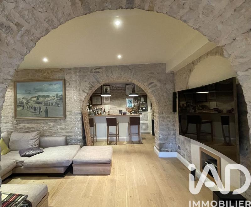 Maison - 470 m² - 13 pièces