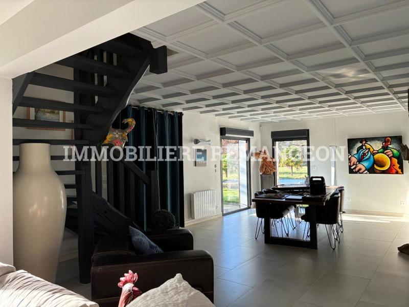 Demeure - 357 m² - 10 pièces