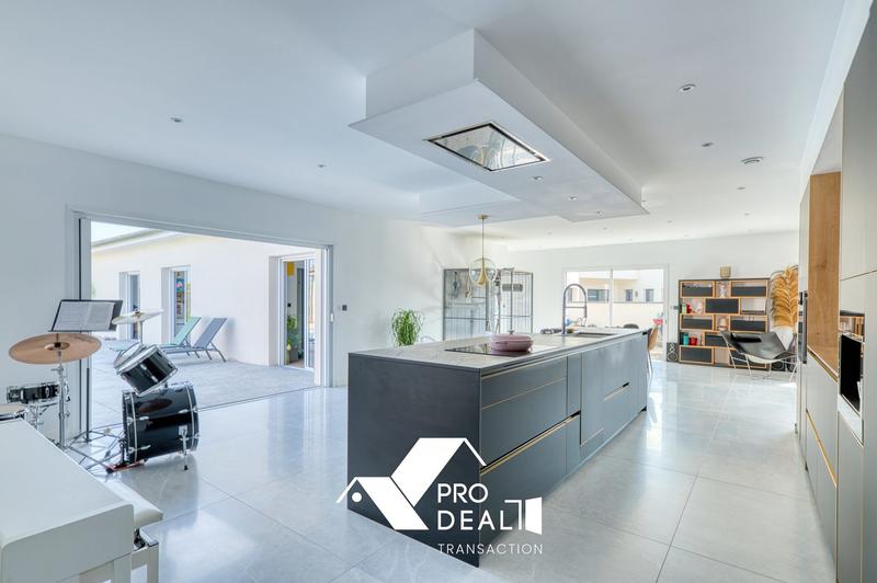 Maison contemporaine - 260 m² - 8 pièces