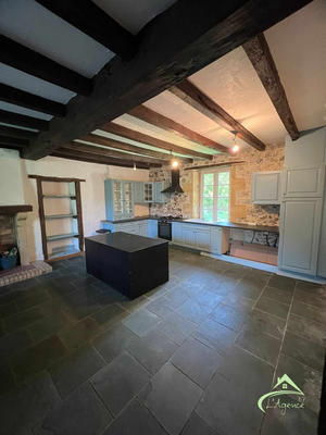 Maison traditionnelle - 187 m² - 6 pièces