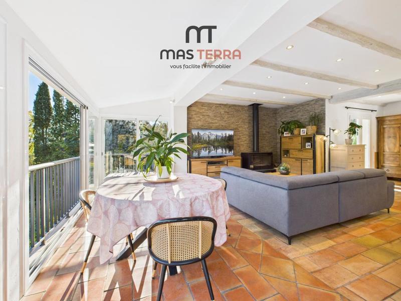 Maison - 230 m² - 6 pièces