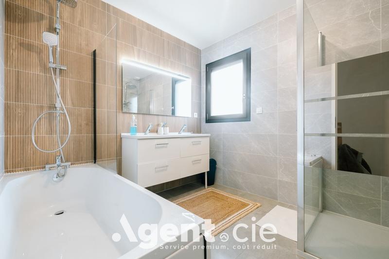 Maison traditionnelle - 150 m² - 7 pièces