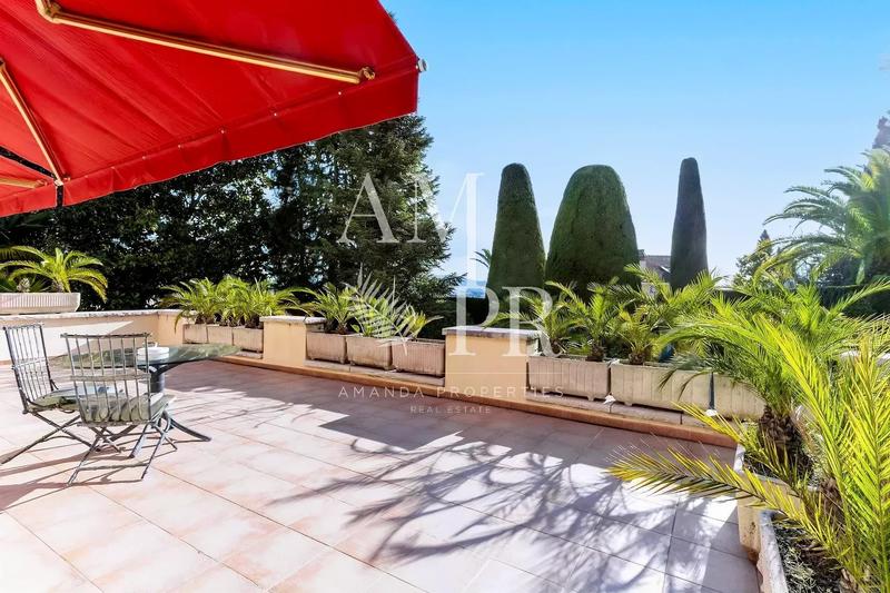 Villa - 300 m² - 7 pièces