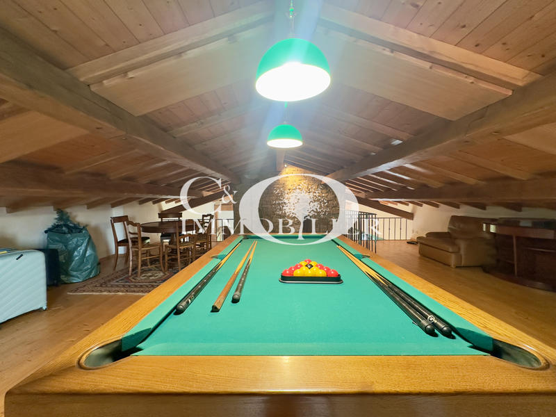 Maison - 235 m² - 7 pièces