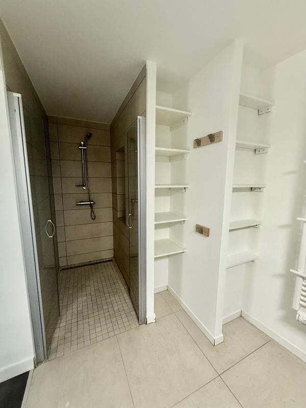 Maison - 240 m² - 11 pièces