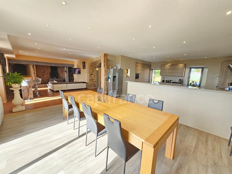 Propriété - 820 m² - 18 pièces