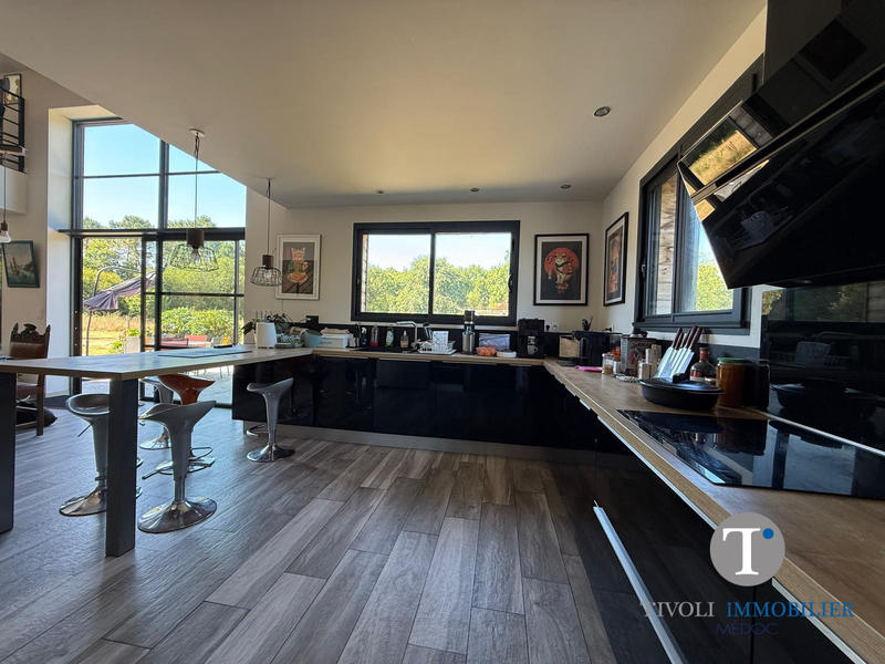 Maison contemporaine - 230 m² - 9 pièces