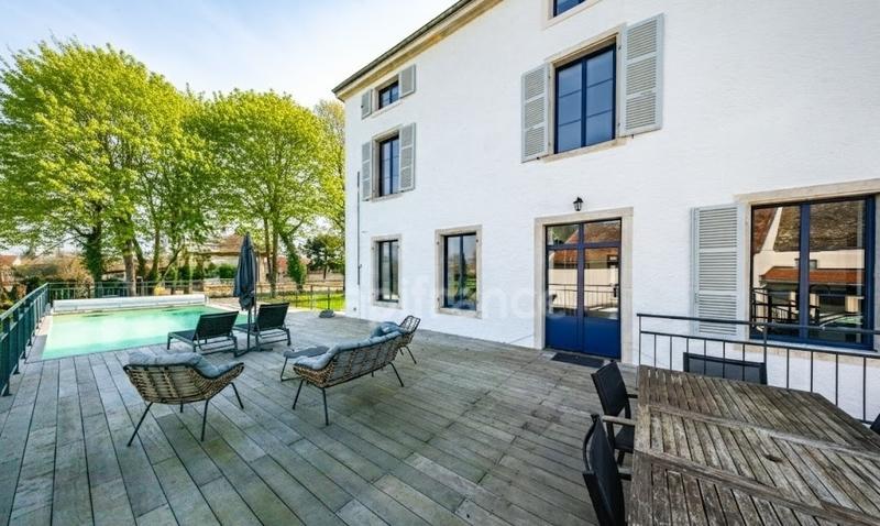 Propriété - 362 m² - 10 pièces