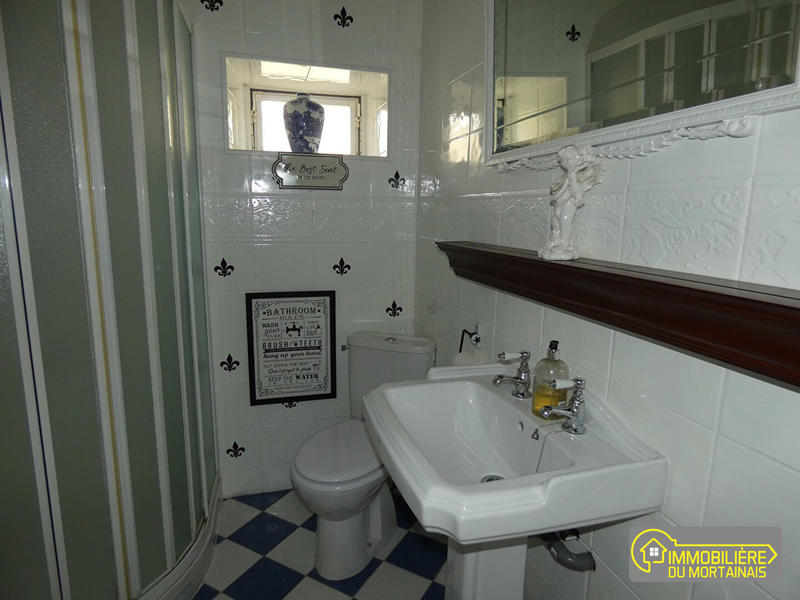 Maison - 330 m² - 7 pièces