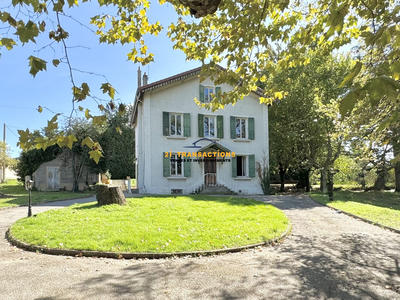 Maison - 285 m² - 9 pièces