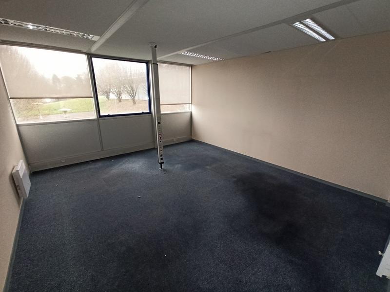 Bureau - 1 600 m²