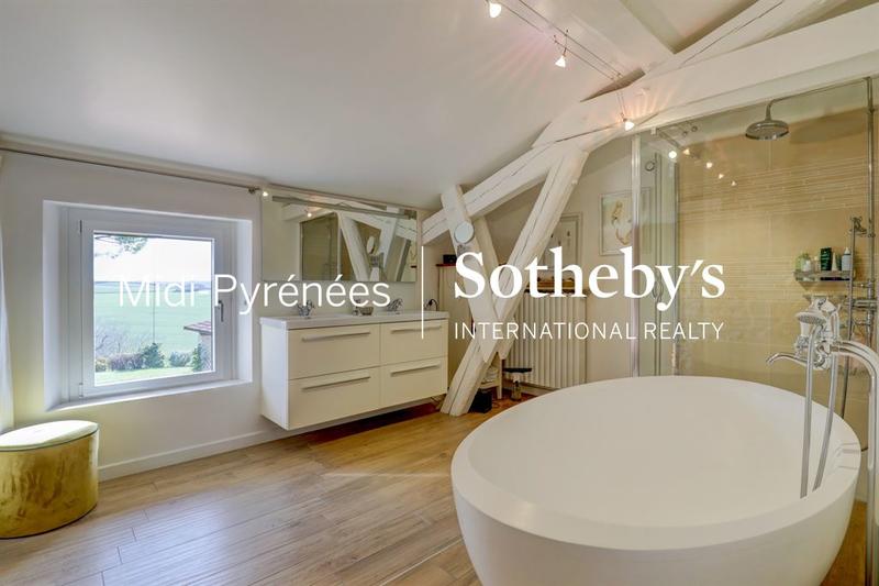 Maison - 440 m² - 12 pièces