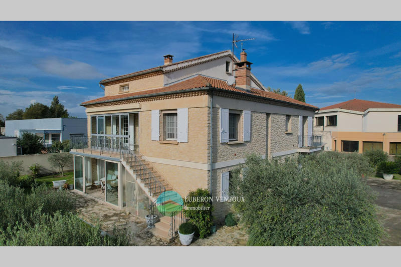 Maison - 255 m² - 9 pièces