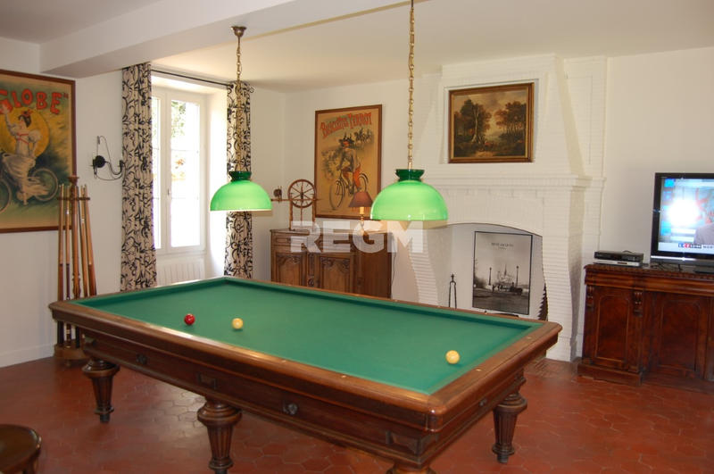 Propriété - 360 m² - 9 pièces