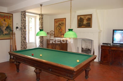 Propriété - 360 m² - 9 pièces