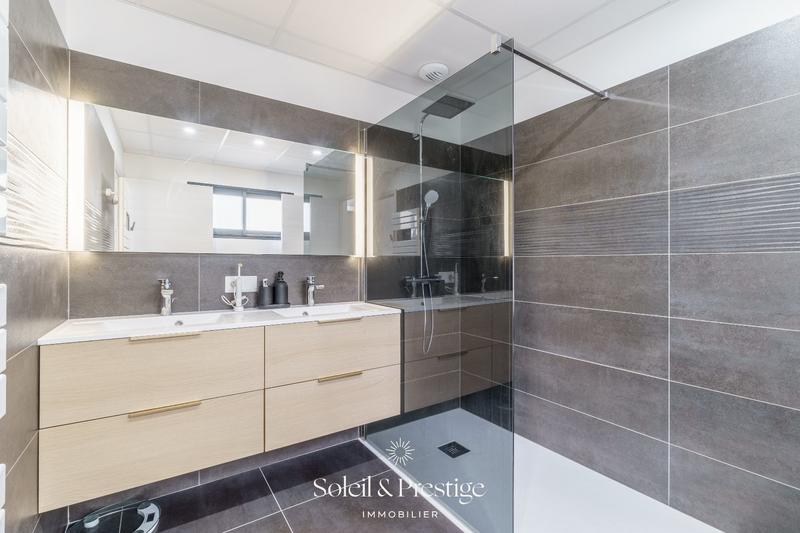 Maison - 232 m² - 7 pièces